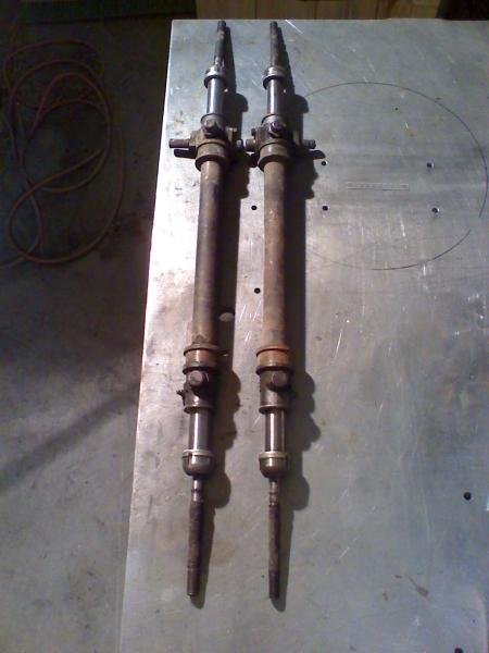 Steering rack quiz: Which one is a midget LHD and which one is a Morris LHD? Note the identical lengths.
(the Morris is on the left)