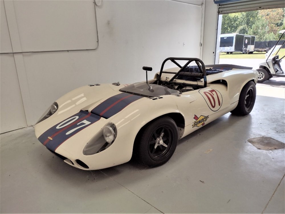 1965 lola t70 spyder mk I TRIBUTE  three quarter frnt vw.jpg