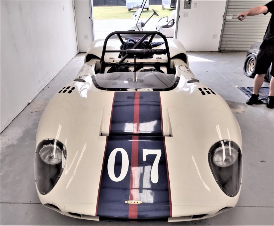 1966 lola t70 spyder mk II TRIBUTE (45).jpg