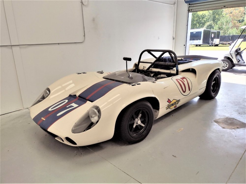 1965 lola t70 spyder mk I TRIBUTE  three quarter frnt vw.jpg