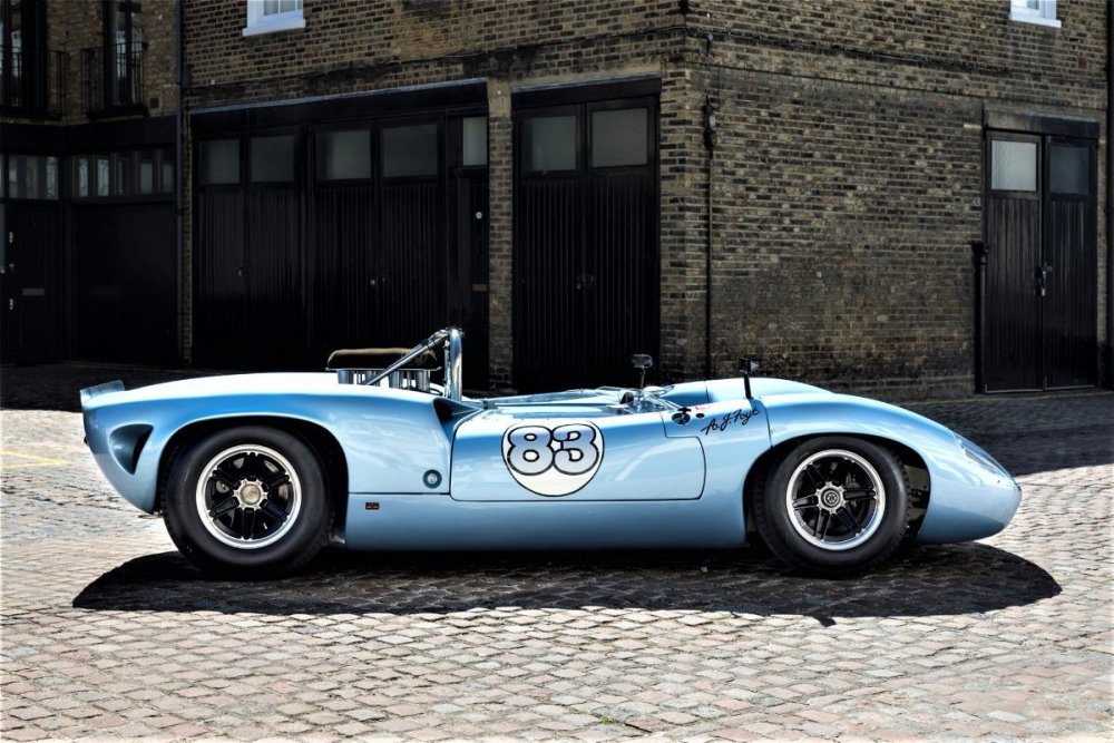 1965 lola t70 spyder mk II 1966 A J Foyt's car #83 (12).jpg